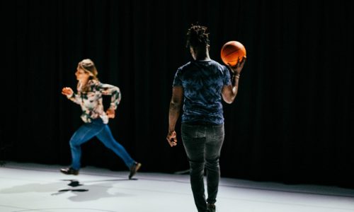 La Fierté, d'où vient cet enfant qui parle ?